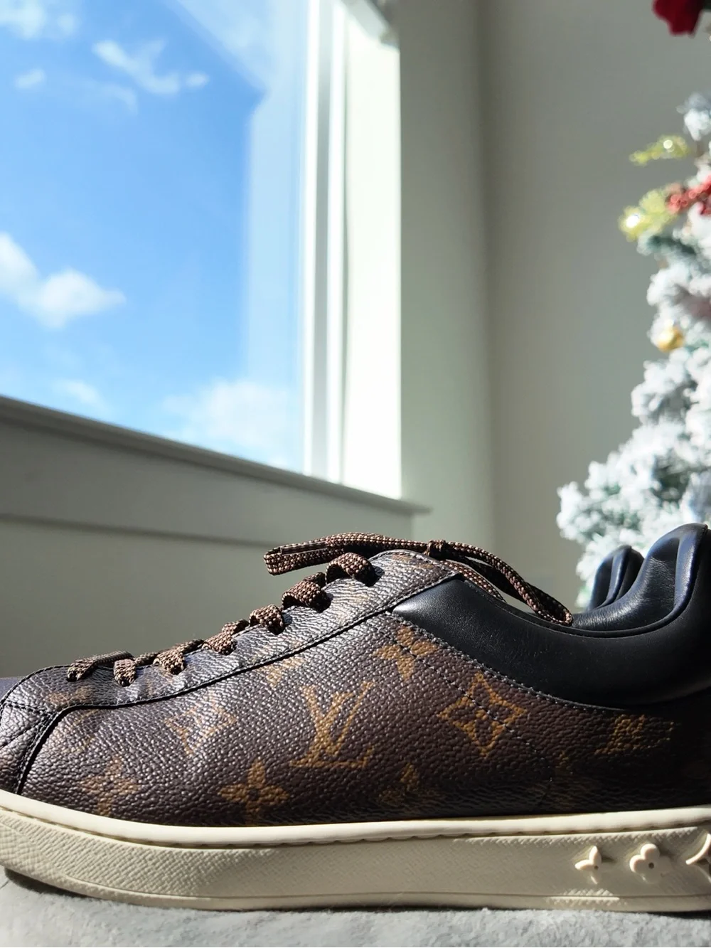 AUTHENTIC Luxembourg Men Sneakers EU 7.5 US 8.5